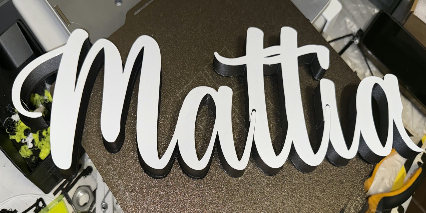 Scritta 3D con il nome Mattia in bianco e nero